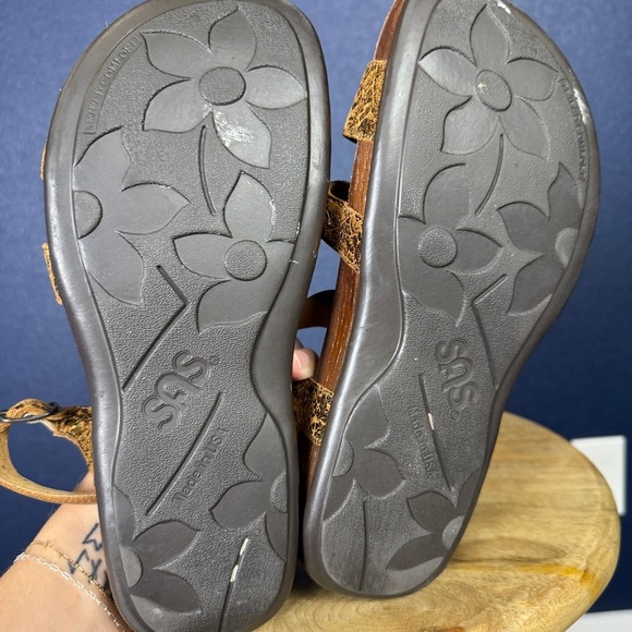 SAS "Clover" Sandals in Crackled Bronze Leather, Size 10 WIDE - Picture 9 of 10